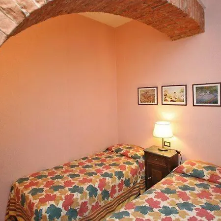 Apartament Ambrogiana Sleeps 6