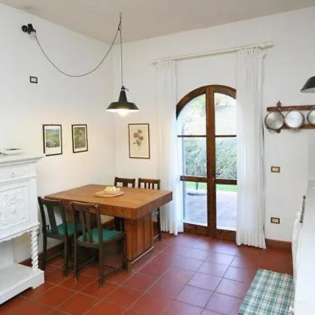 Ambrogiana Sleeps 6 Apartament
